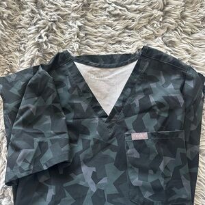 Figs Catalina Scrub Top - Dark Camo